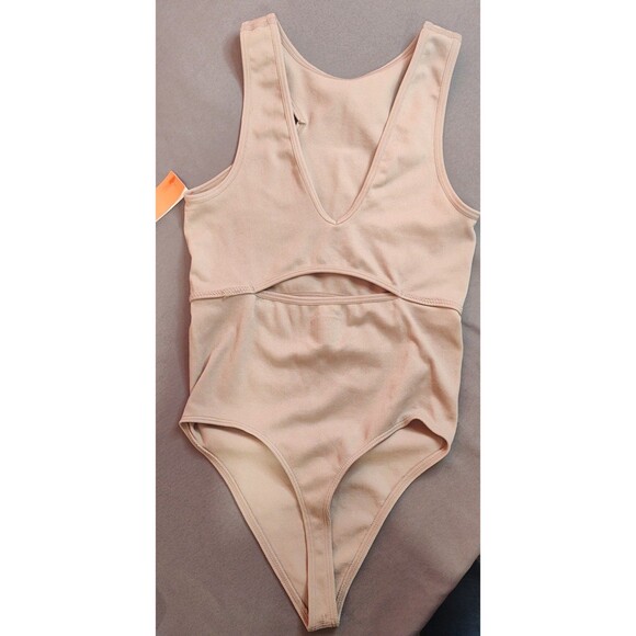 Women's Colsie Cut Out Sleeveless Bodysuit Beige Small - Picture 5 of 8